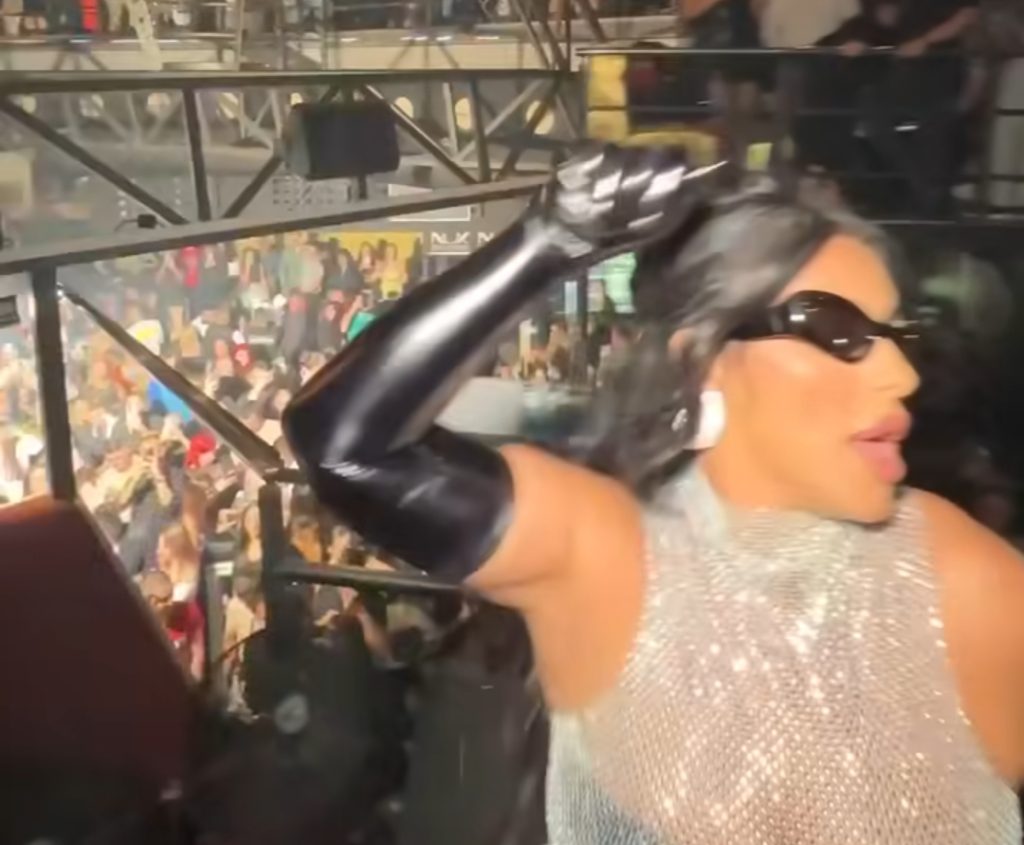 OGLASILA SE SEKA ALEKSIĆ NAKON ODRŽANOG NASTUPA NA DAN ŽALOSTI! Dok svi bruje o njenom potezu pevačica se ne potresa mnogo, jedna stvar na slici je bizarna