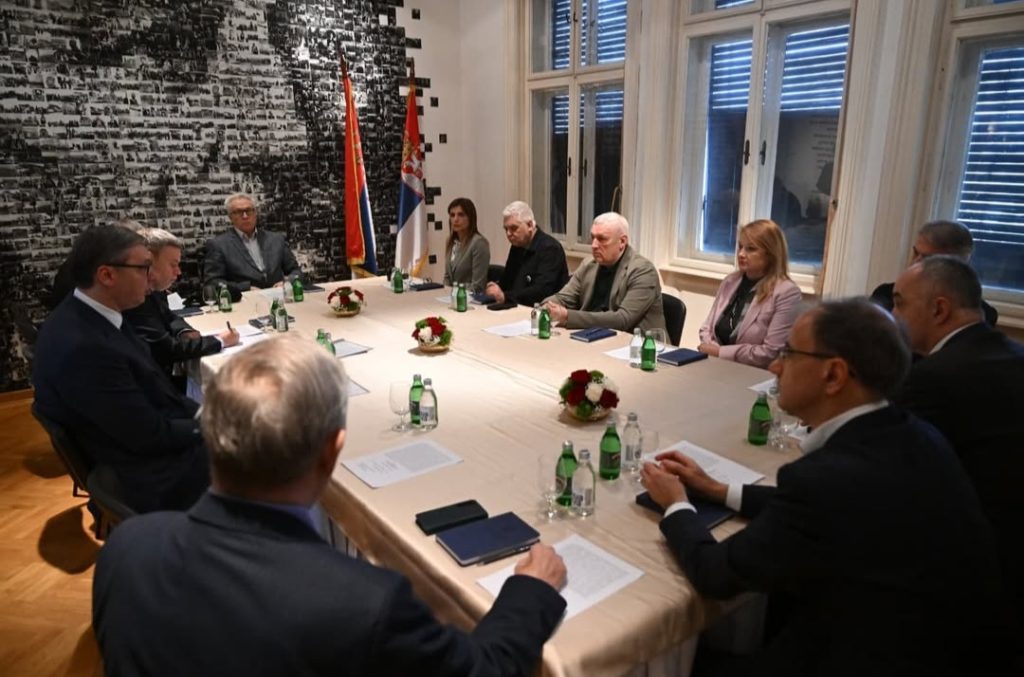 Ovo su članovi novog pokreta koji predvodi Vučić: Istaknute ličnosti, priznati lekari i profesori, akademici