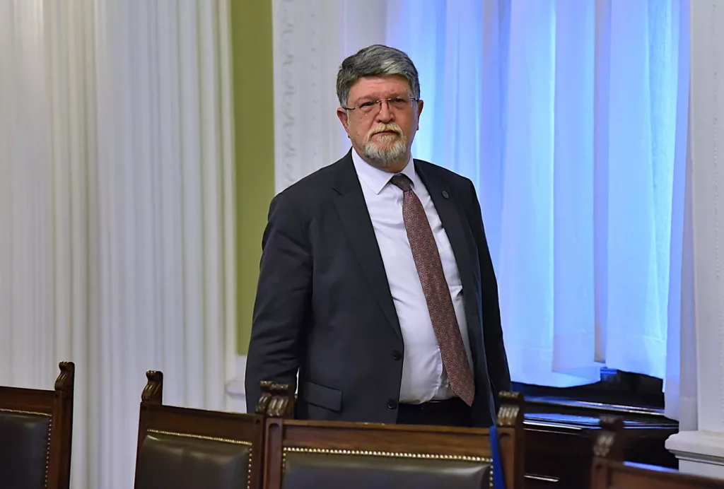 Skandalozan potez izvestioca EP za Srbiju: Picula čestitao „Oluju” fotografijom na kojoj drži oružje