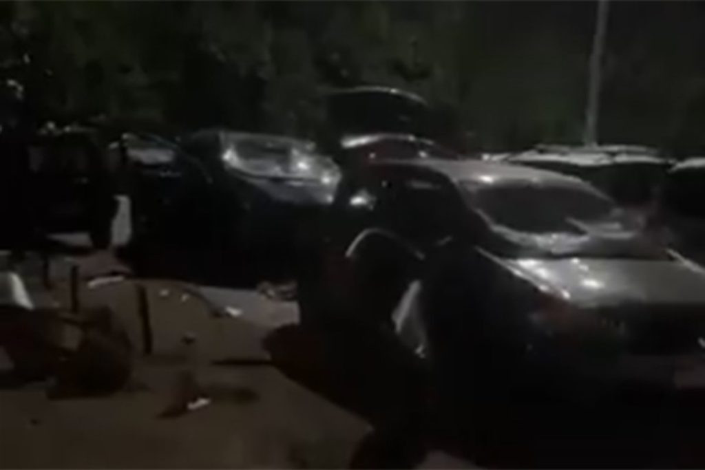 Potpuno razlupani automobili bez tablica u Novom Sadu (VIDEO)