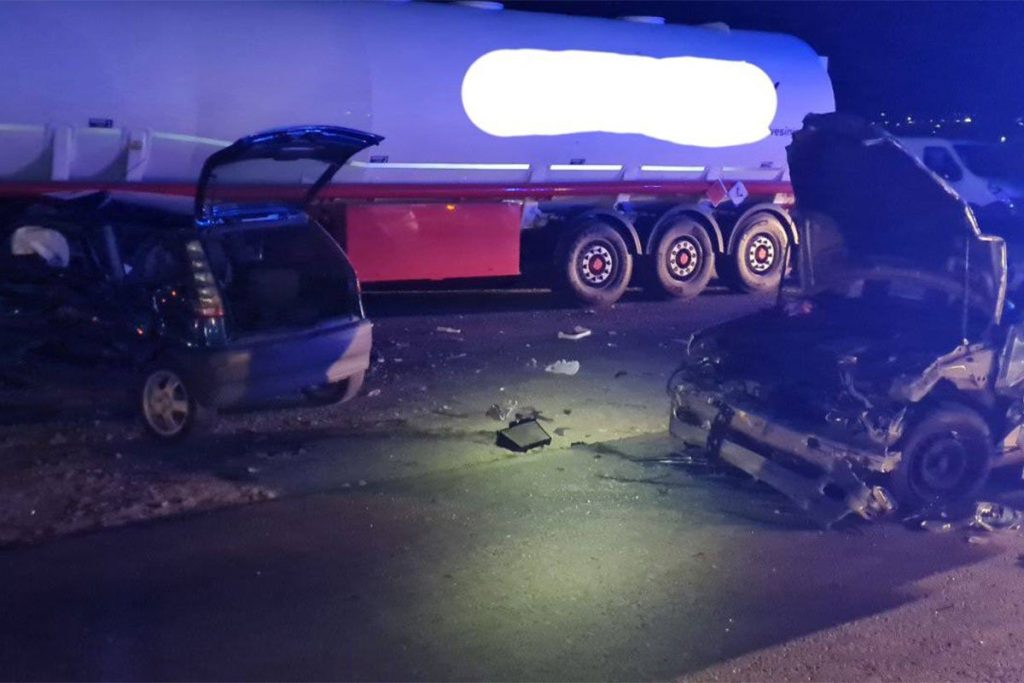 Žestok sudar na putu Prijedor-Banjaluka: Teško povrijeđeni vozači (FOTO)