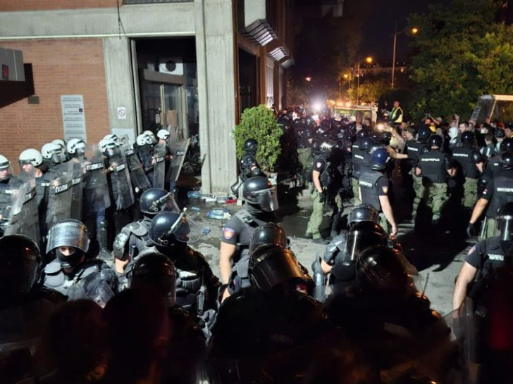 MUP: Nasilan pokušaj ulaska u novosadski Filozofski fakultet