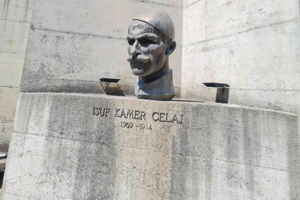 Ministarka kulture naložila uklanjanje spomenika ratnom zločincu Jusufu Čeliću u Gusinju