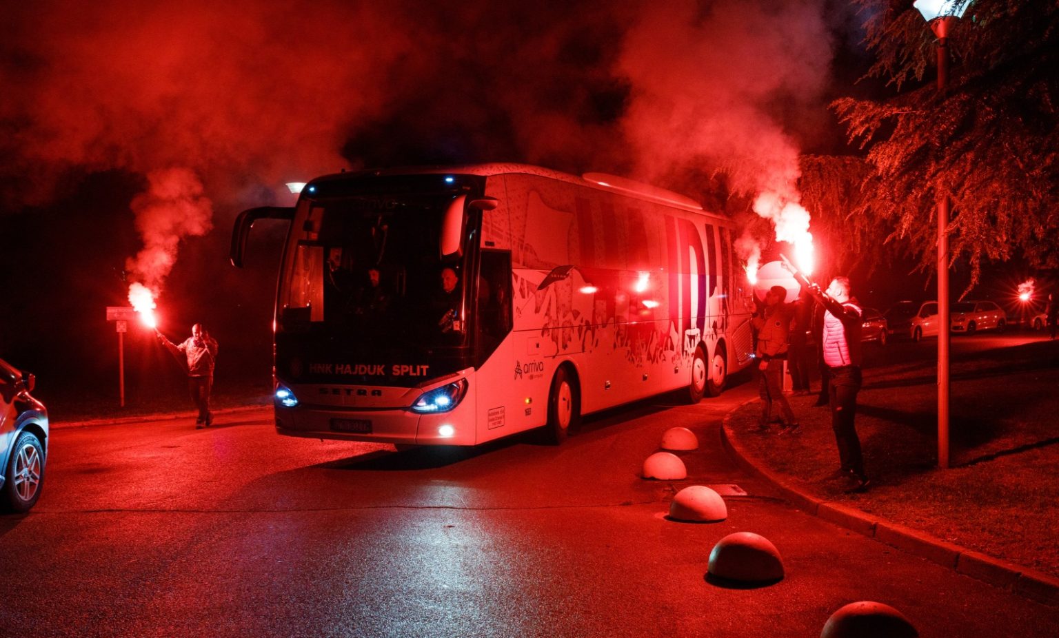 Invazija Torcide na Tiranu, Crnogorci mislili da su vatrogasci?