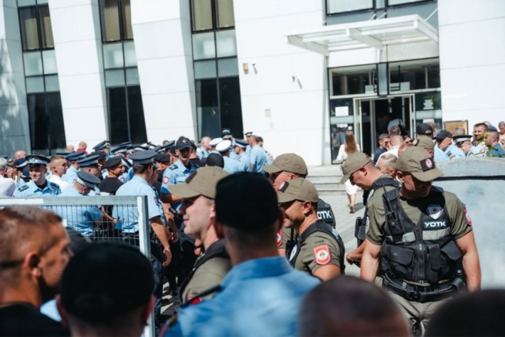 Nakon brutalnog napada na policiju u Banjaluci: Mihajlo Jović u pritvoru, ocu mjere zabrane