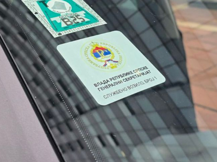 Minić ispunio obećanje: Obilježena vozila Vlade Republike Srpske (FOTO)