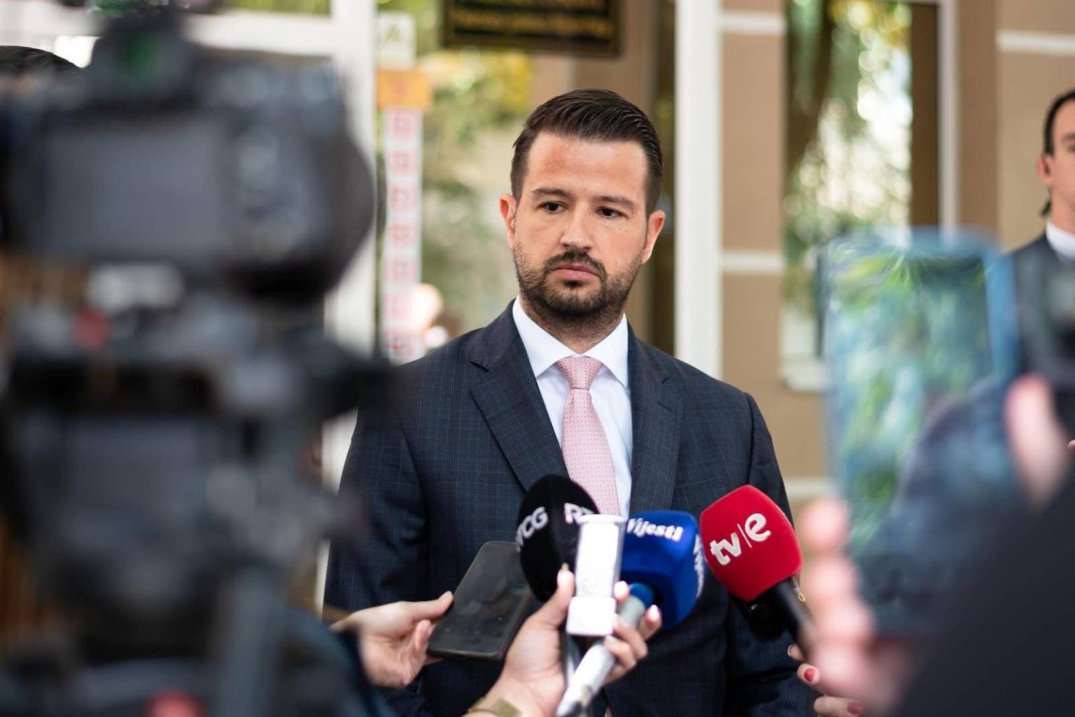 Milatović osudio skandiranje protiv Srba na utakmici Hrvatska-Crna Gora