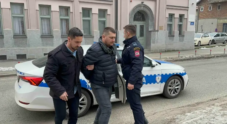 Uhapšeni Mustafa Hrustanbegović iz Bijeljine, vjeroučitelj i magistar pedagogije – tereti se za iskorištavanje djece za pornografiju (foto)