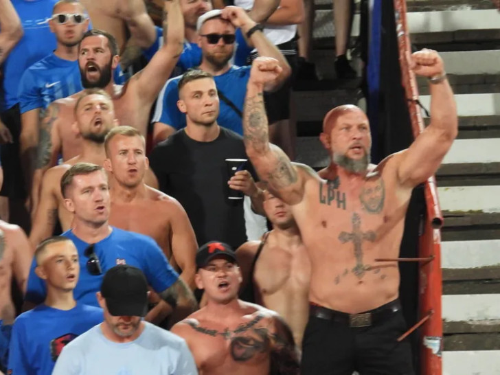 Meč visokog rizika: Incidenti počeli prije utakmice, Albancima oteta zastava