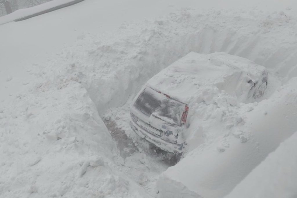 Nevjerovatne slike iz Hrvatske: Nanosi snijega i preko 150cm