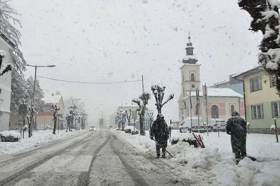 Otkazana nastava, nestalo i struje: Teško stanje u Unsko-sanskom kantonu zbog snijega