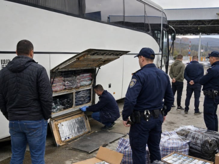 Vozači autobusa krili robu u tajnim pregradama i švercovali je iz Srbije u BiH