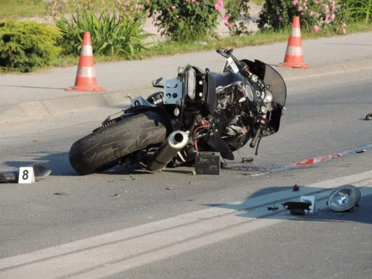 Češka državljanka poginula u padu s motocikla u Drvaru: Sudarila se s ocem pa odletjela pod kamion