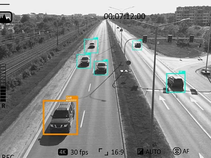 AI kamere ne propuštaju ništa: Vozače snimaju i pri 300 km/h bez zamućenja Foto: Jahu Njuz