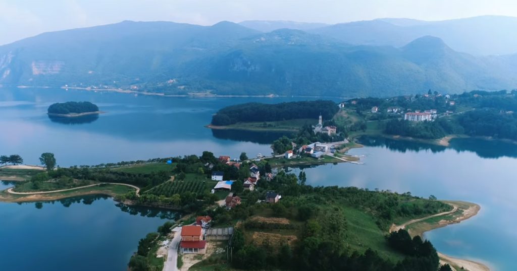 Tragedija na Ramskom jezeru: Jedan brat se utopio, drugi spasen Foto: Screenshot / YouTube