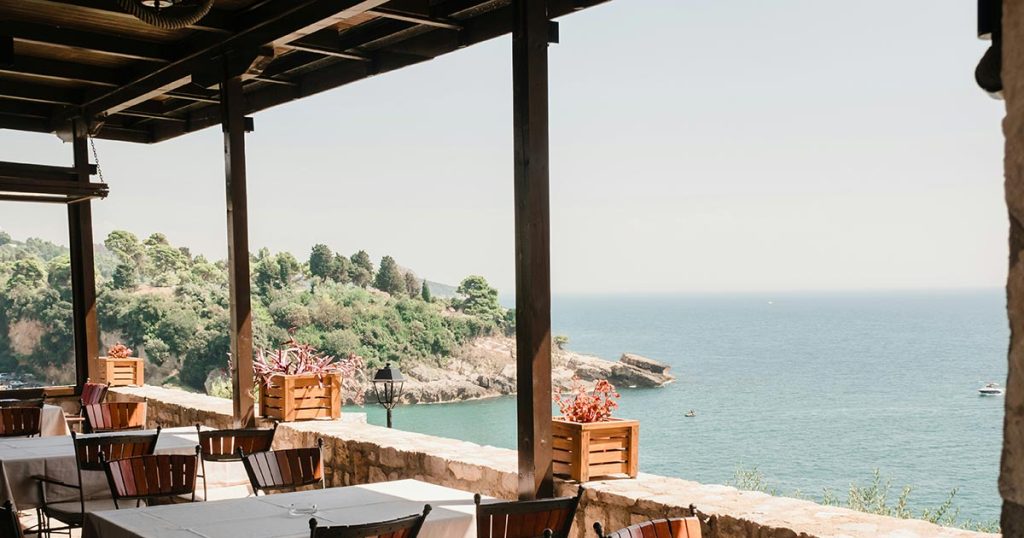 Grad u Crnoj Gori uvodi stroge mjere: Kazna do 500 evra za kršenje ovog pravila Foto: Unsplash/Fineas Anton/Ilustracija