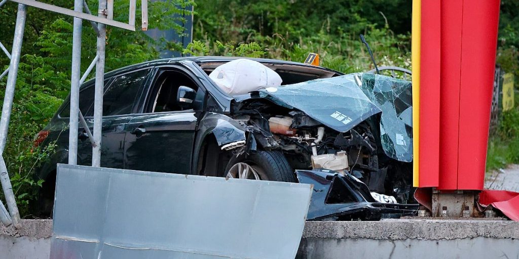Istočno Sarajevo: Teška saobraćajna nesreća na Vracama, automobilom direktno udario u stub benzinske pumpe Foto: I. Š./Klix.ba