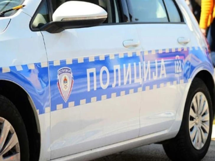 „Golf“ sletio s puta Zvornik – Bijeljina, povrijeđene tri osobe Foto: Agencije