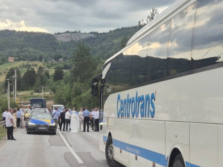 Haos na putu Sarajevo–Sokolac: Tuča zaustavila saobraćaj Foto: SRNA