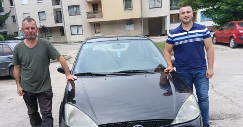 Nesvakidašnji gest Dragana iz Rogatice: Komšiju obradovao novim autom Foto: Glas Srpske