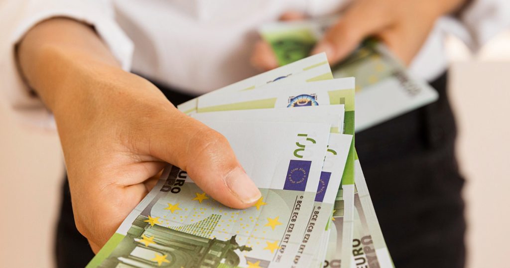 Primala platu 17 godina bez rada, sad ne pristaje na penziju Foto: Freepik/Ilustracija/Arhiva