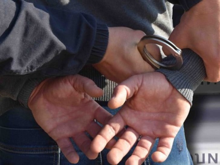 Foto: Sproveden pred sud: Optužen da je zarobio sudske policajce