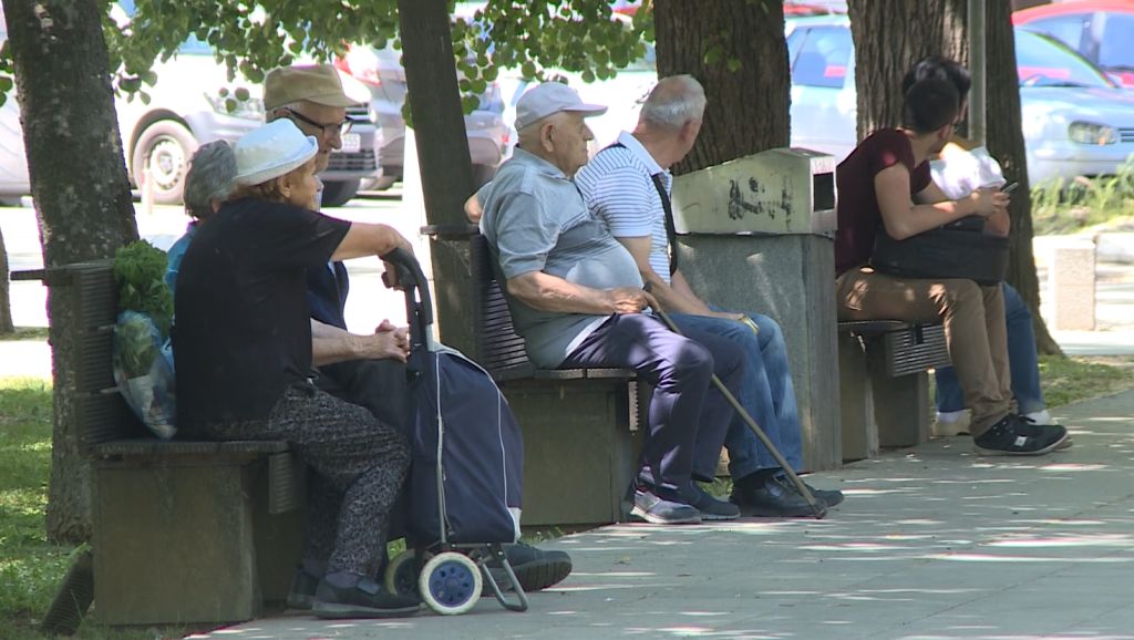 Penzije 20 godina pokrivaju četvrtinu potrošačke korpe Foto: BN