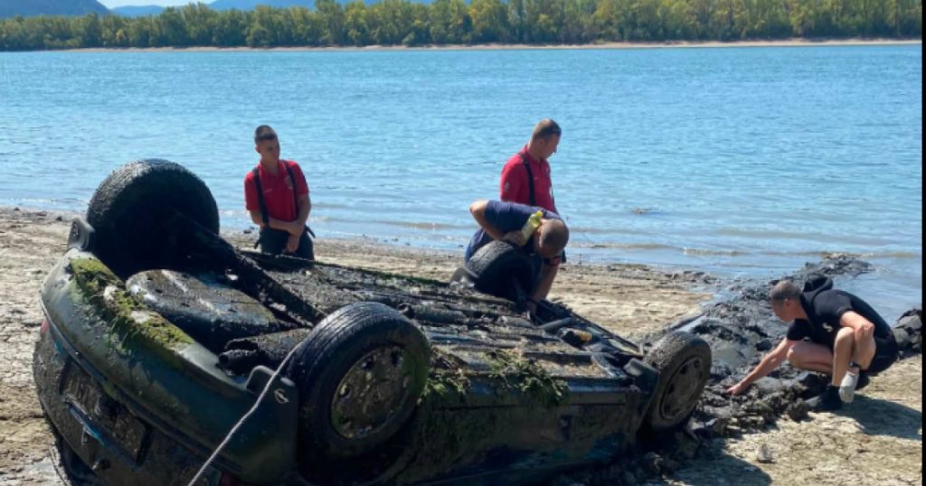 Nizak vodostaj Dunava otkrio automobil ukraden prije 13 godina: „Plakao sam“ Foto: Facebook/Vámosmikola Önkormányzati Tűzoltóság