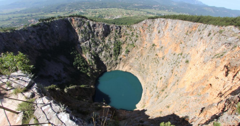 Čudesno jezero u Dalmaciji: Još niko nije uspio da u njega ubaci kamen (VIDEO) Foto: visitimota.com