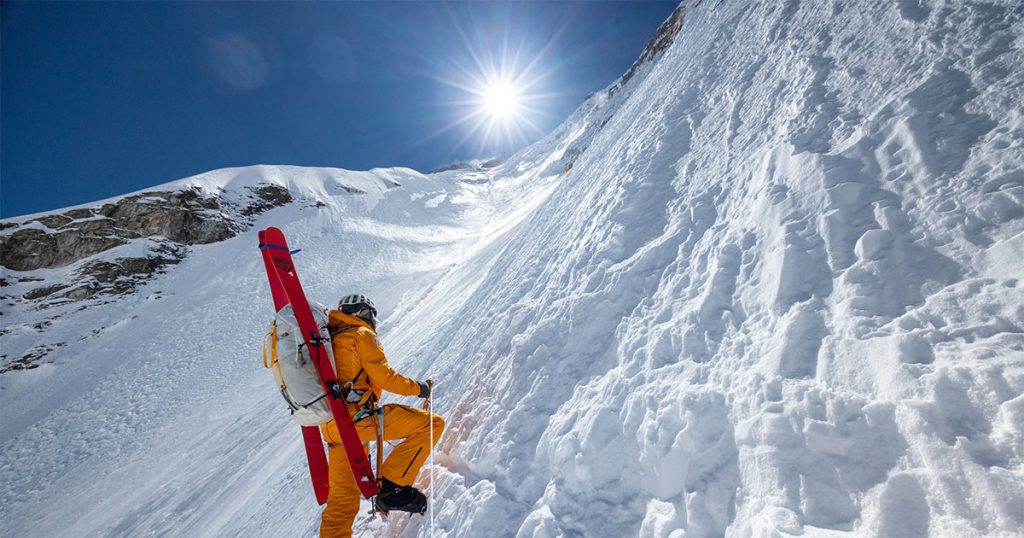 Opasna misija na Mont Everestu: Vraćaju tijelo alpiniste koje leži zamrznuto 30 godina Foto: Tanjug/AP/Ilustracija