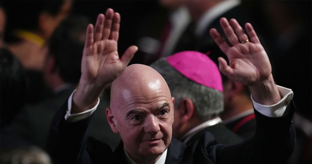Skandal u UEFA: „Infantino bio u vezi sa radnicom, unaprijedili je i platili joj studije“ Foto: Tanjug/AP