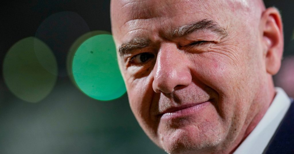 UEFA ruši Infantina, on zbija šale: Vidimo se kod frizera Foto: Tanjug / AP