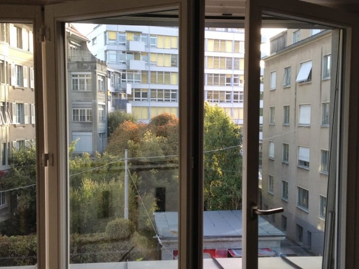 Foto: Trogodišnja djevojčica pala sa trećeg sprata