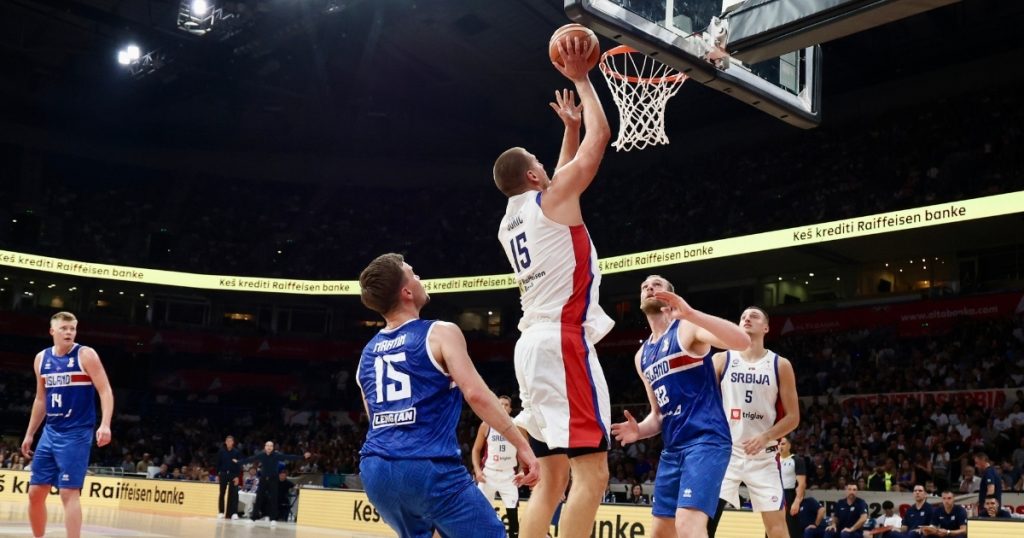 Rutinski start naših „orlova“: Srbija razbila Island na početku druge faze kvalifikacija za SP Foto: Tanjug/AP