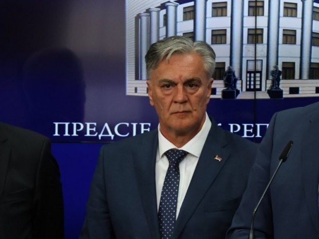 Karan: Odlaskom Kapetanovića srpska književnost izgubila značajnog stvaraoca Foto: predsjednikrs.rs/Borislav Zdrinja