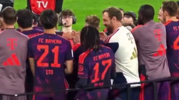 Video / Svi oduševljeni, Olise kao da nije osvojio trofej: Njegova reakcija postala hit Foto: X