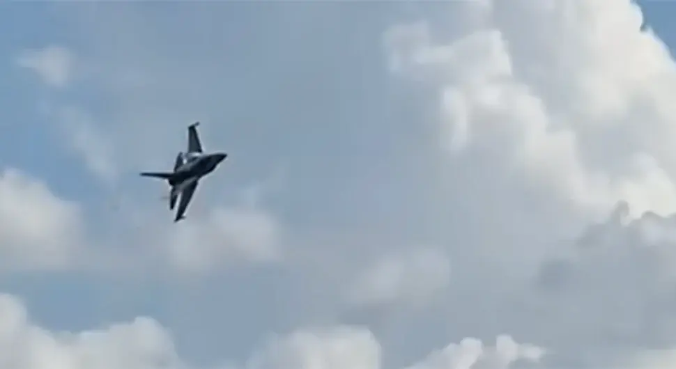 Drama u Nju Džersiju dok je Tramp igrao golf: NORAD hitno reagovao i presreo dva aviona Foto: Screenshot / YouTube