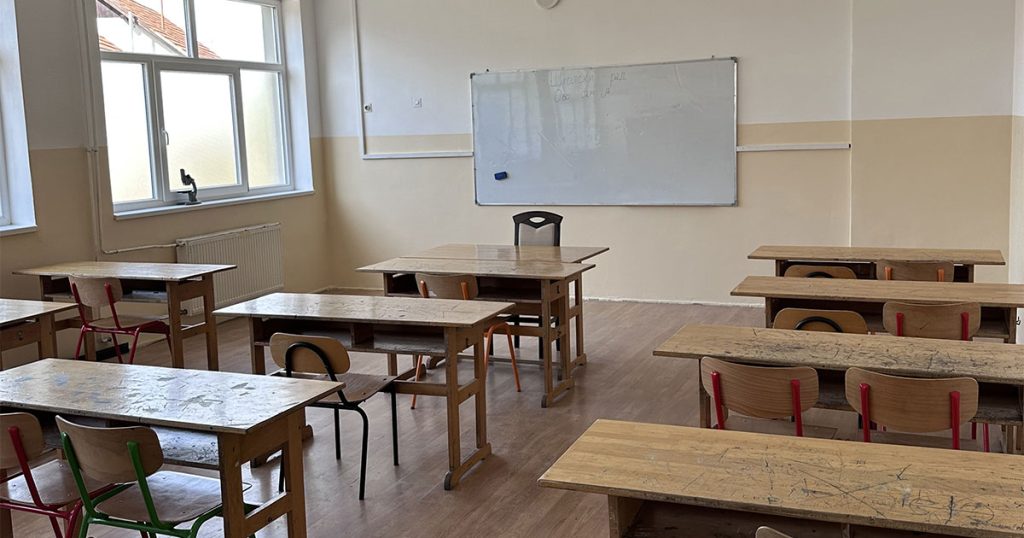Vijek i po škole u Crnjelovu: Đaci u obnovljenim učionicama