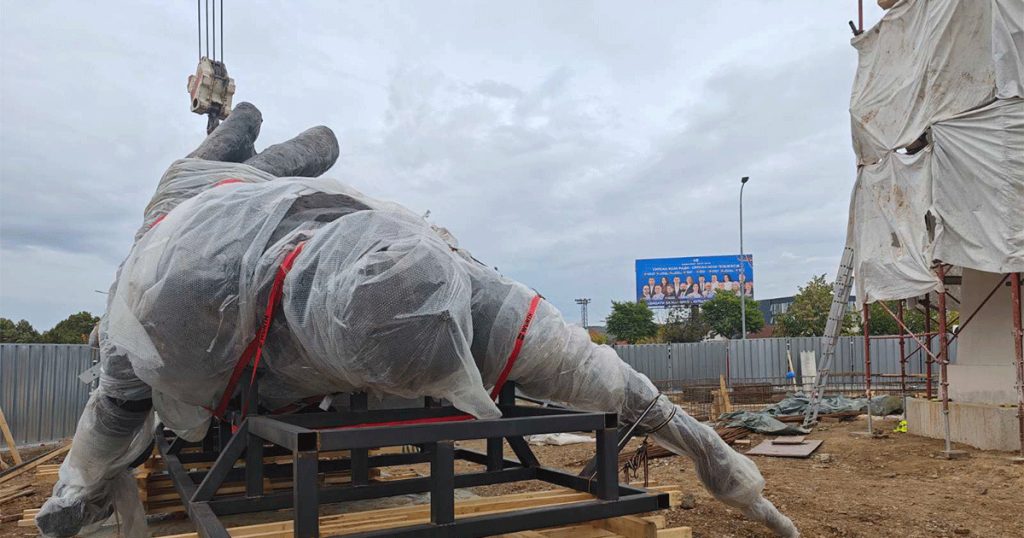 Statua cara Lazara već na kružnom toku: Slijedi podizanje