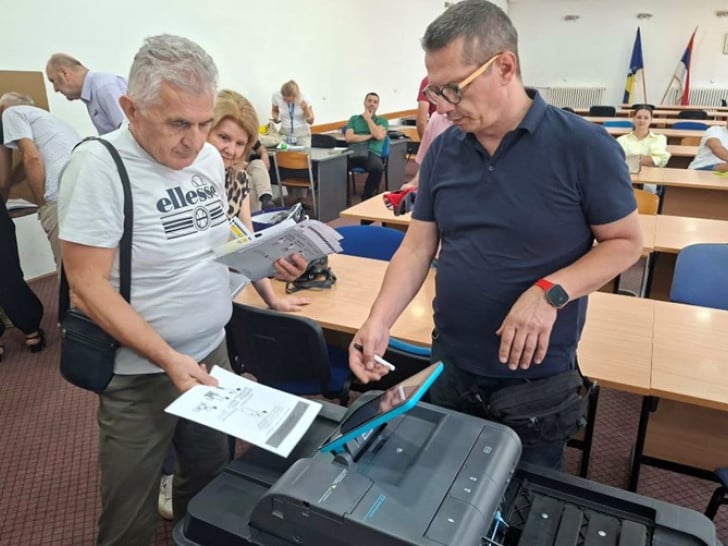 Nove izborne tehnologije pred velikim ispitom: Nedostaju ljudi, novac i obuka, moguće gužve i zastoj glasanja